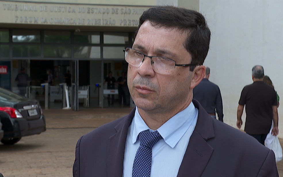 Alexandre Durante, assistente de acusação e pai de Artur Paes Marques, acompanha o segundo dia de julgamento do caso Joaquim, em Ribeirão Preto (SP) — Foto: Aurélio Sal/EPTV
