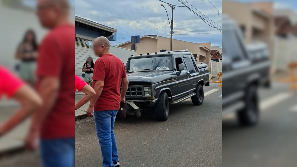 3 de 3
Carro em alta velocidade capota ap&oacute;s colis&atilde;o com caminhonete em Duartina (SP) &mdash; Foto: Marcus Vinicius Anjos/TV TEM