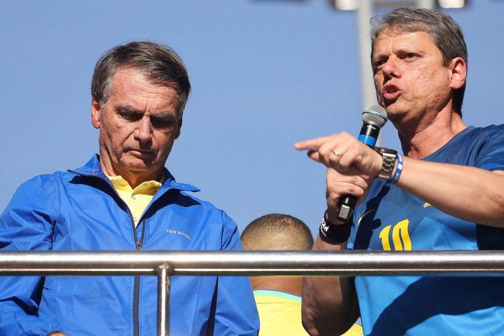 Foto de arquivo: O governador de S�o Paulo, Tarc�sio de Freitas (Republicanos)(e), participa de ato em apoio ao ex-presidente Jair Bolsonaro (PL)(d) na Avenida Paulista, em S�o Paulo, em 29 de junho de 2025. � Foto: Gabriel Silva/E.Fotografia/Estad�o Conte�do