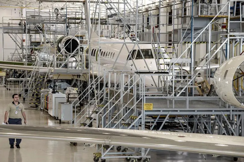 Brasil importa bens fabricados com aço nos EUA, incluindo peças para aeronaves — Foto: Getty Images via BBC