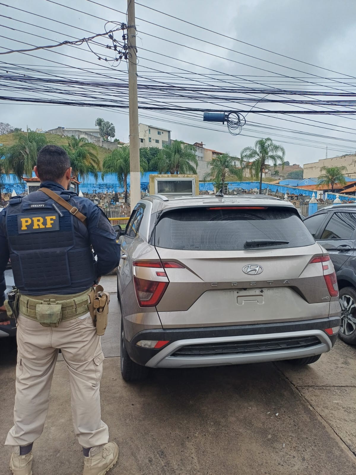 Mulher é presa com carro clonado na Via Dutra, em Barra Mansa