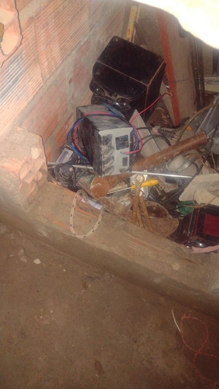 Homem morre eletrocutado enquanto recarregava bateria de carro, em Taiobeiras 