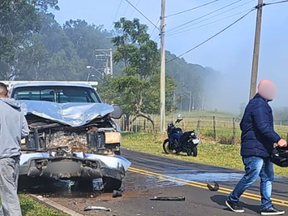 Batida frontal mata homem e deixa adolescente ferido na serra de São Pedro, SP