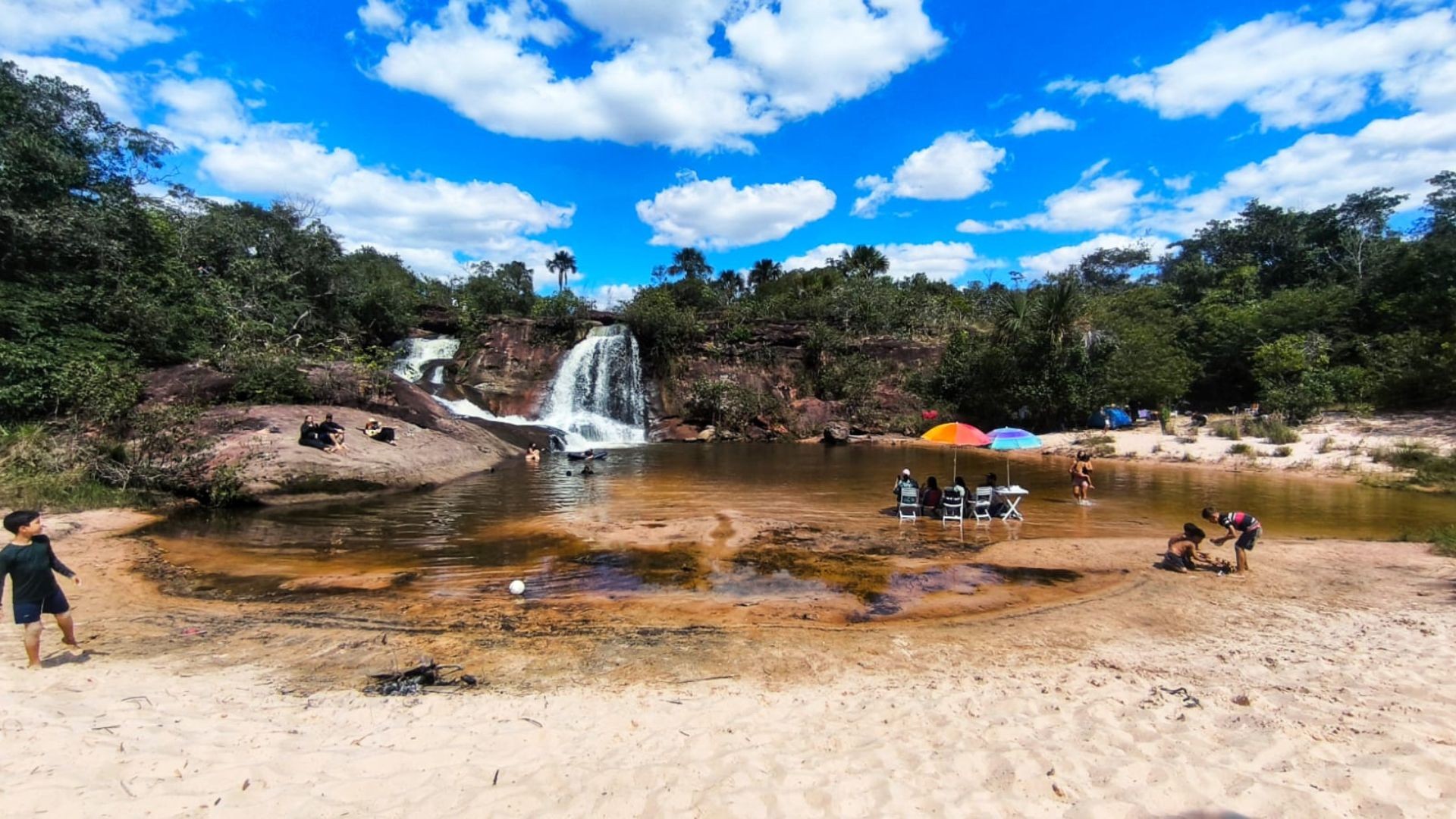 Praia de água doce, cachoeiras e águas cristalinas: conheça cidade que reúne atrativos no Rio Araguaia