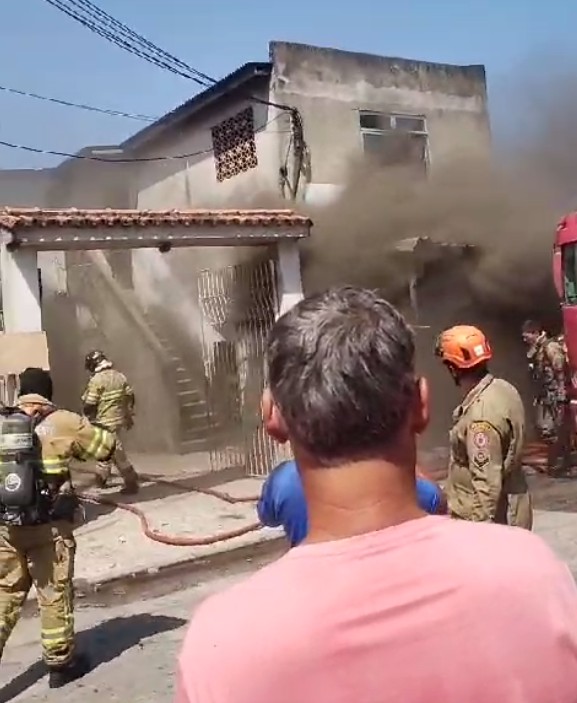 Restaurante é atingido por incêndio em São Pedro da Aldeia, no RJ