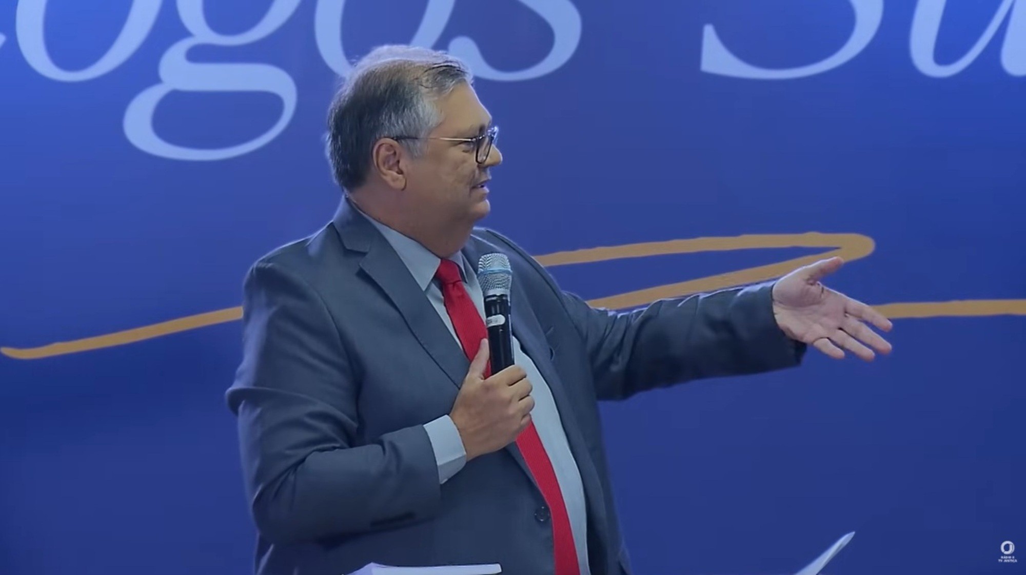 É #FAKE que Flávio Dino disse ter entrado no STF 'com a missão de destruir Jair Bolsonaro e os filhos'; vídeo foi manipulado com IA