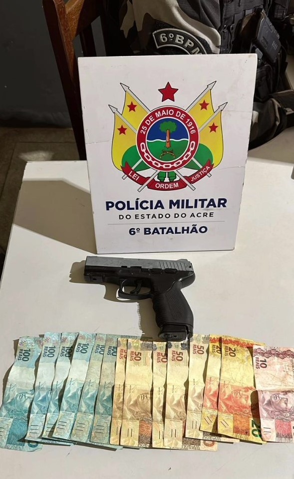 Dupla utiliza arma de brinquedo para render funcionários e assaltar restaurante no interior do AC; um suspeito foi preso
