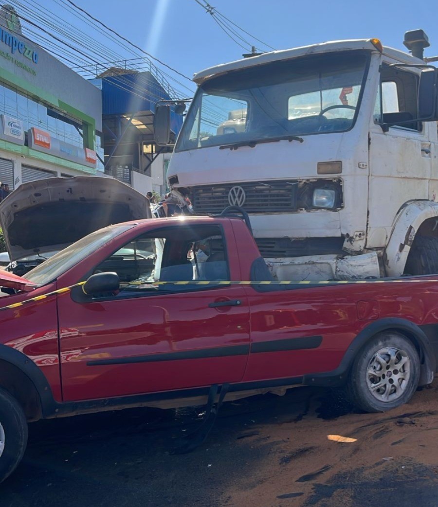 Acidente entre 8 veículos deixa 1 morto e 5 feridos em Montes Claros