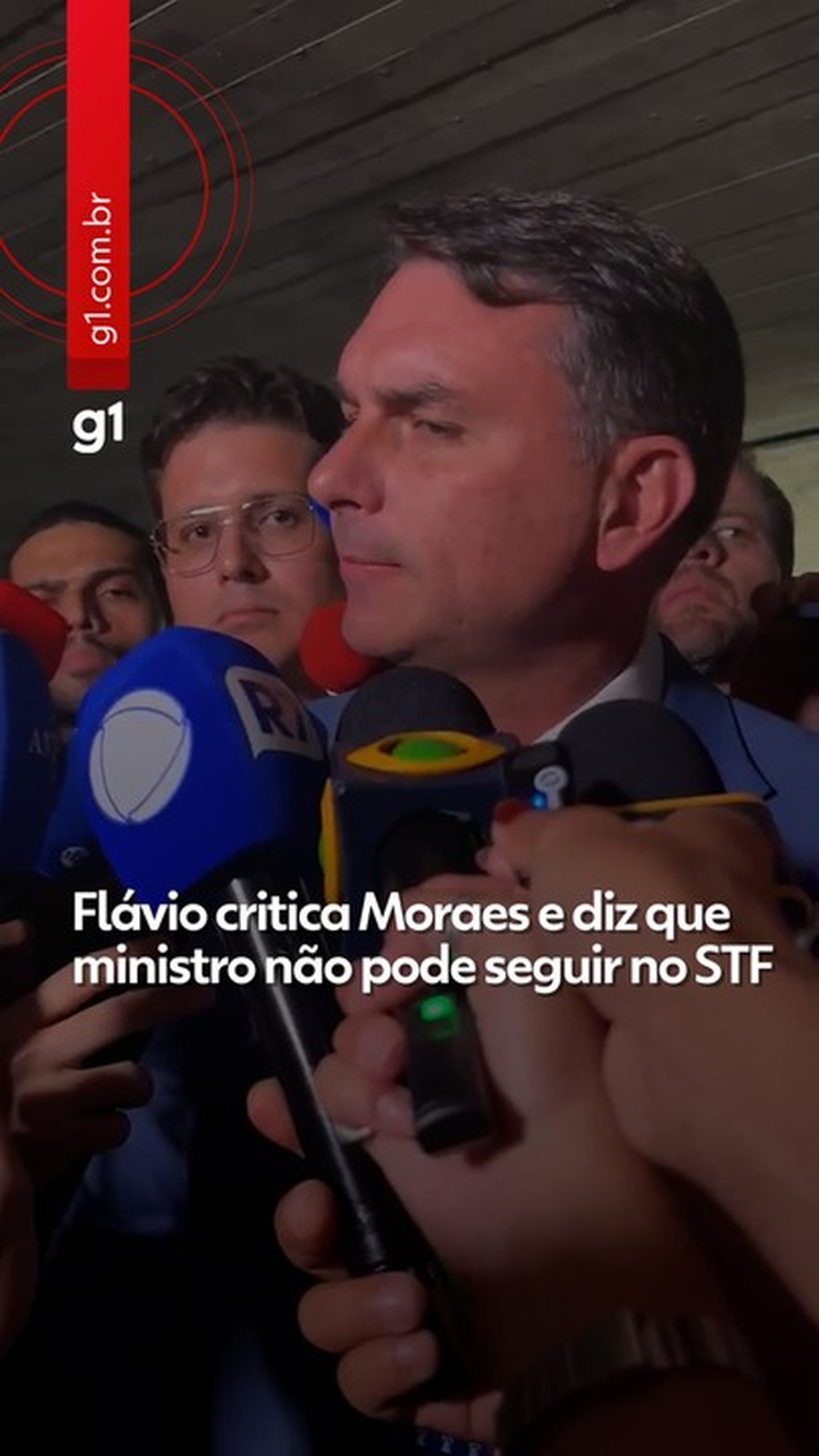 Flávio Bolsonaro chama Moraes de 'advogado de Vorcaro' e diz que ministro pode não ter condições de seguir no STF