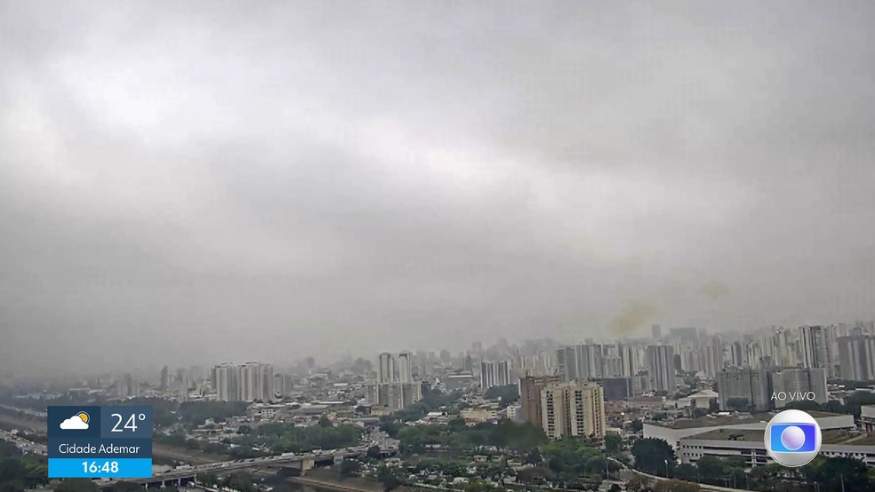 Névoa toma conta do céu de São Paulo nesta terça-feira (4) — Foto: TV Globo