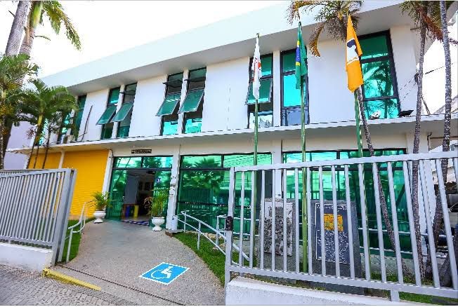 Lei aumenta salários dos vereadores de Divinópolis para R$ 17 mil na próxima legislatura