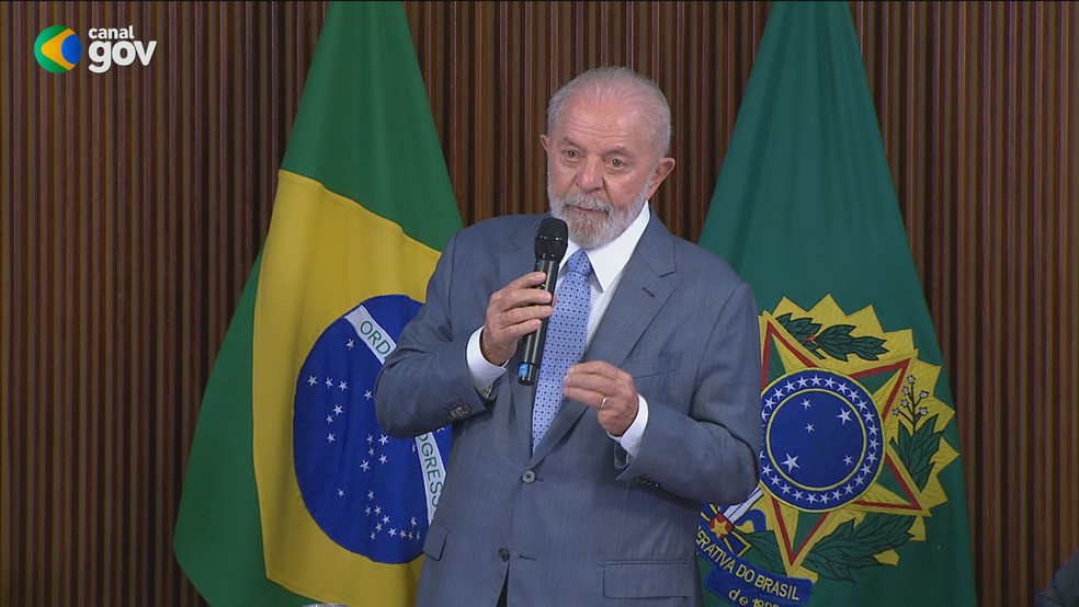 Presidente Lula (PT) em reunião com ministros no Planalto. — Foto: Reprodução