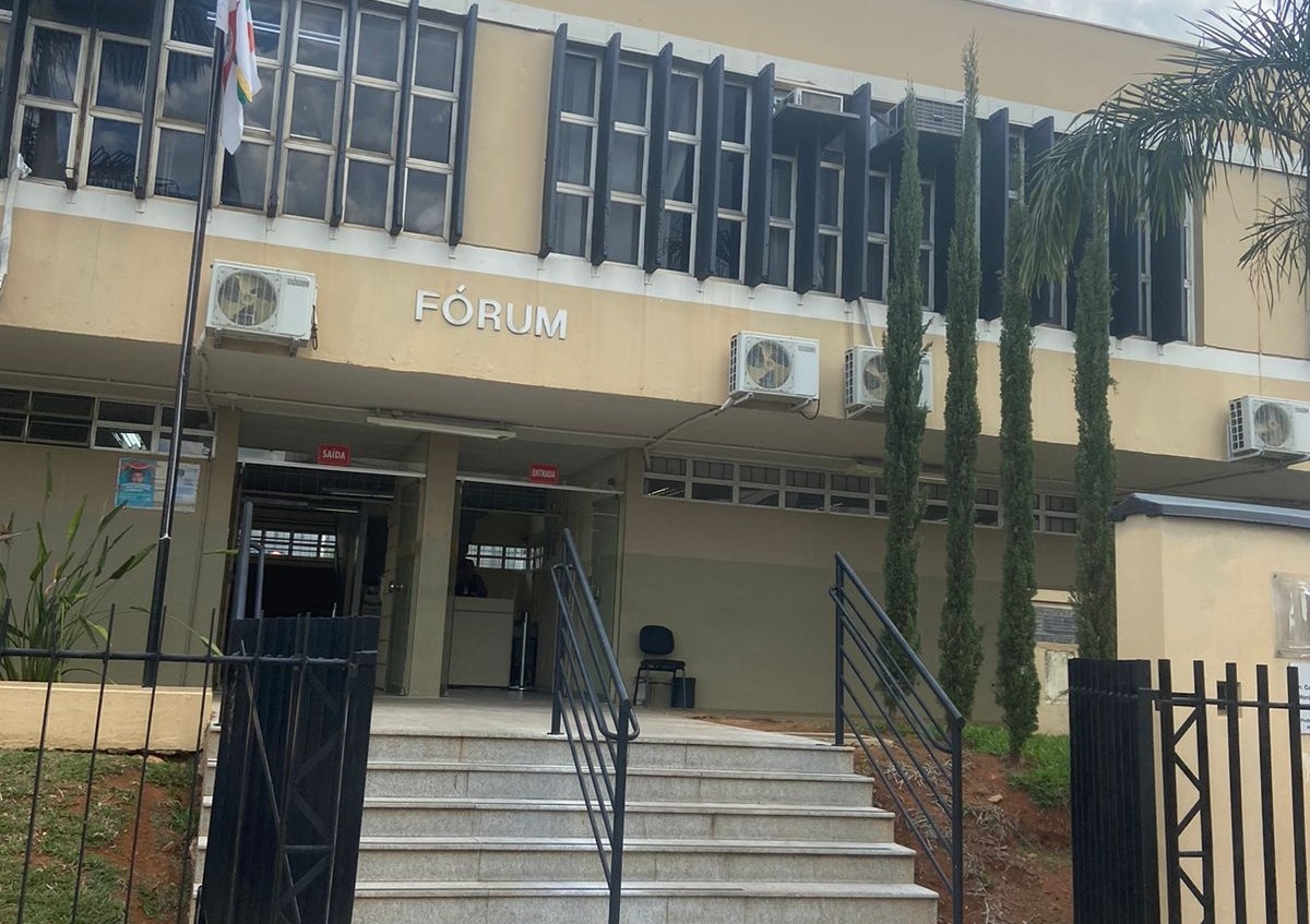 Homem acusado de matar namorada adolescente grávida é julgado após 15 anos em Três Pontas