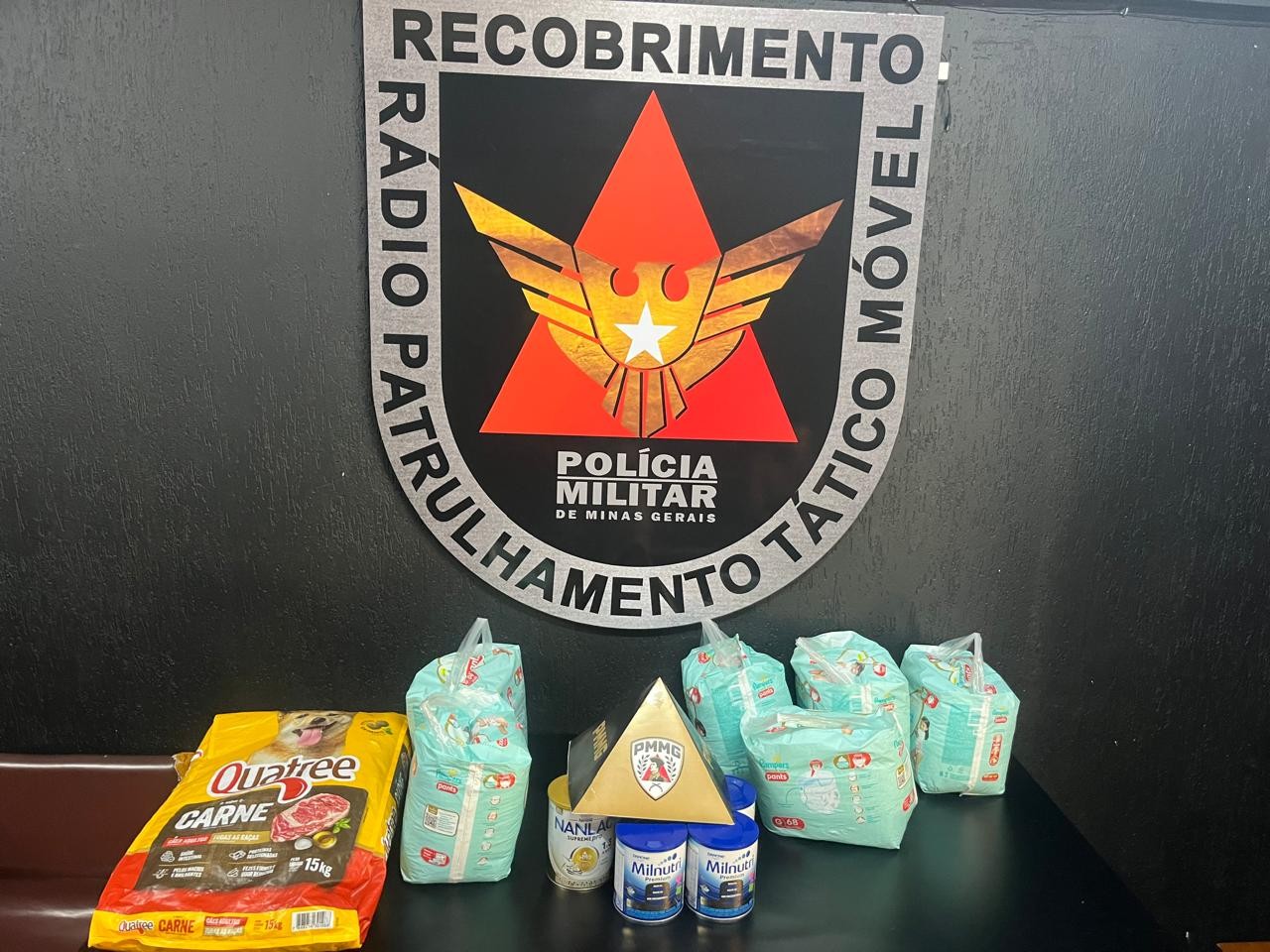 VÍDEO: polícia prende membros de gangue da marcha ré após farmácia ser invadida em BH