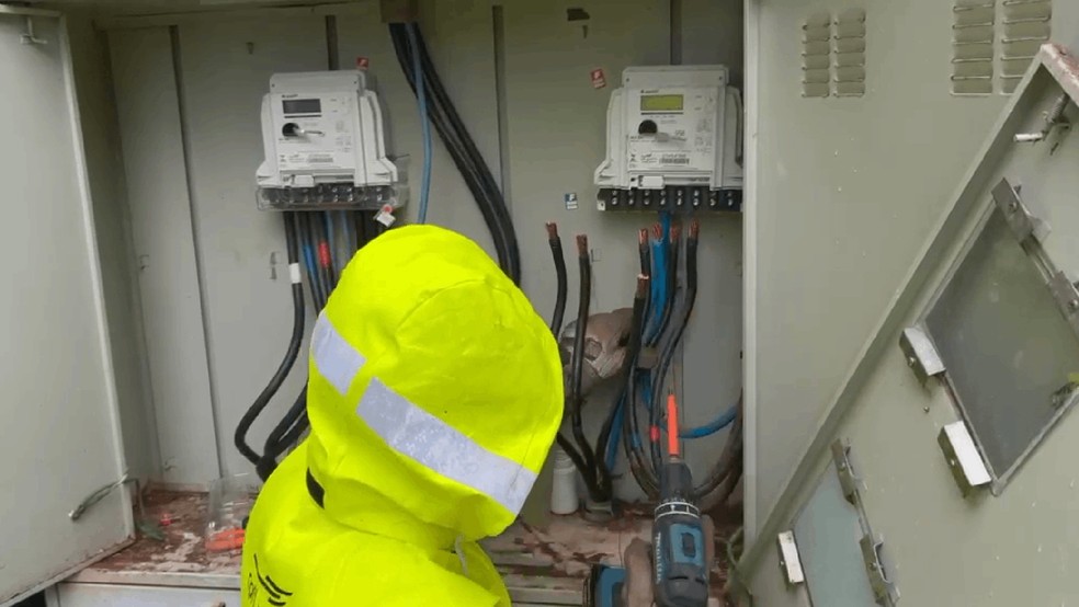 2 de 2
Academia em Bauru &eacute; alvo de opera&ccedil;&atilde;o por fraude em medidores de energia &mdash; Foto: CPFL/Divulga&ccedil;&atilde;o