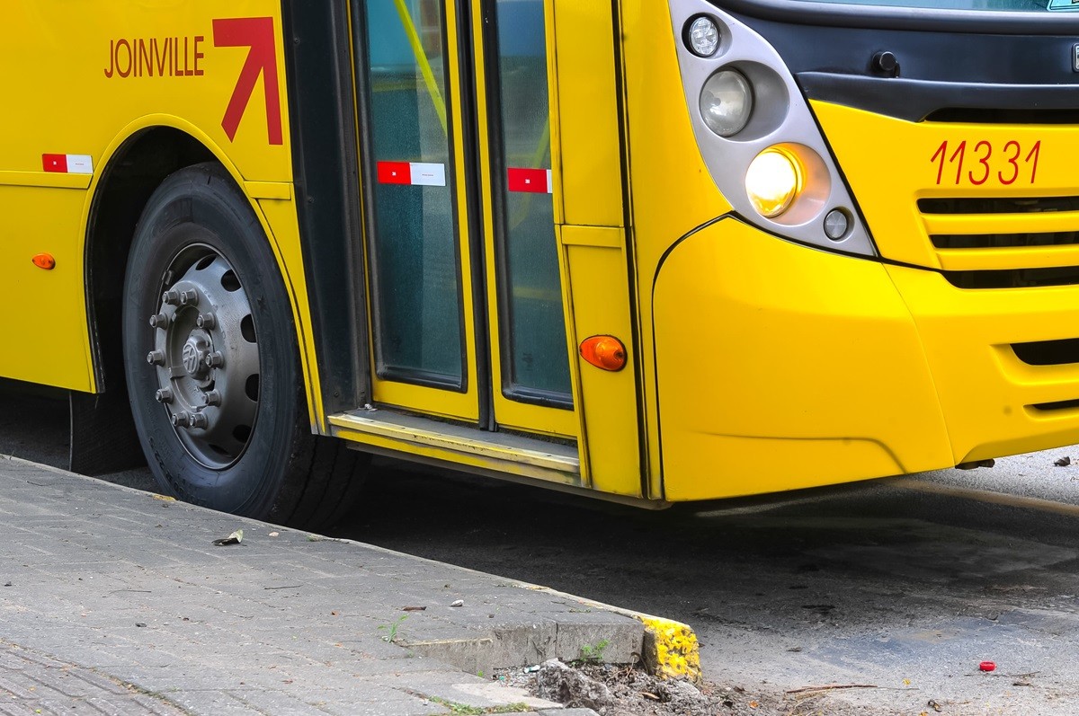 Passagem de ônibus em Joinville pode ser paga com cartões de crédito e débito; entenda