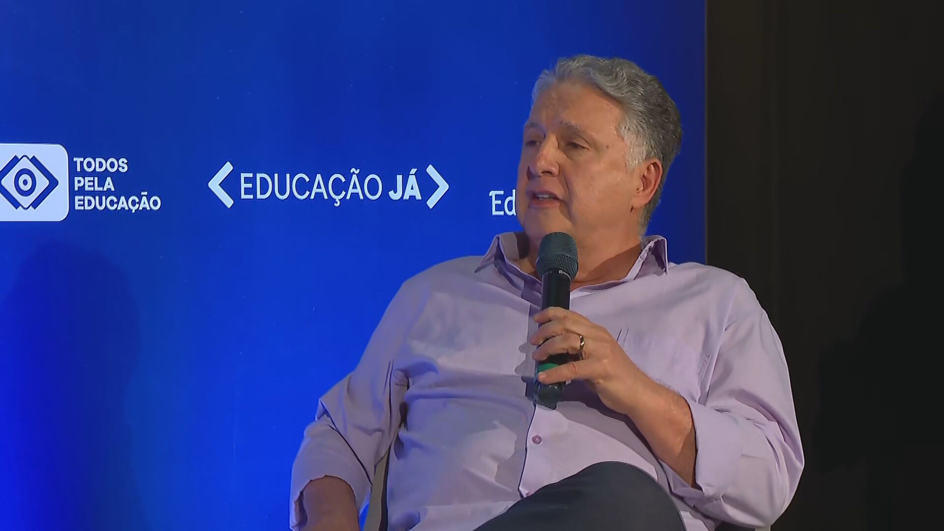 Garotinho propõe fim da aprovação automática nas escolas estaduais do RJ
