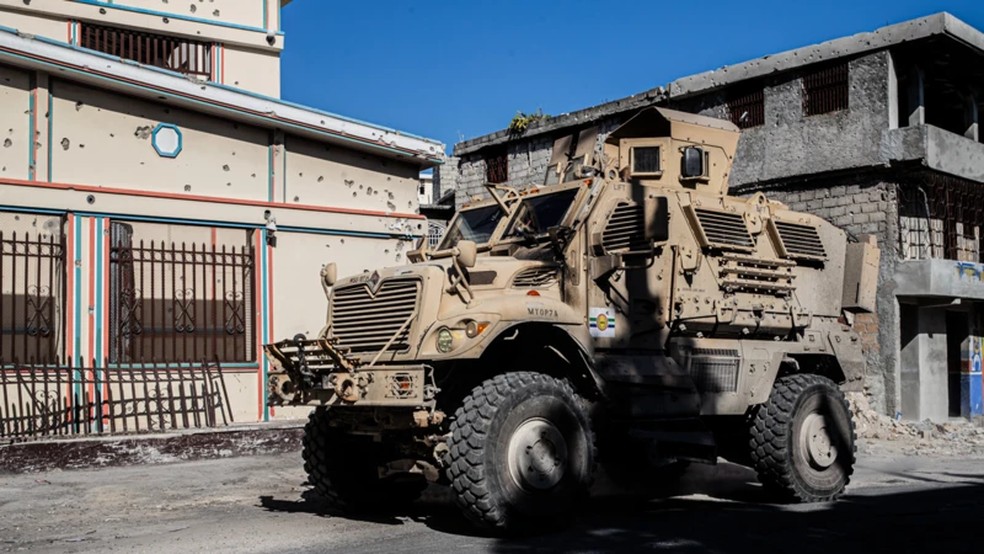 Veículo armado da patrulha Bas Delmas, em Porto Príncipe, no Haiti, em 12 de fevereiro de 2026 — Foto: Clarens Siffroy via BBC
