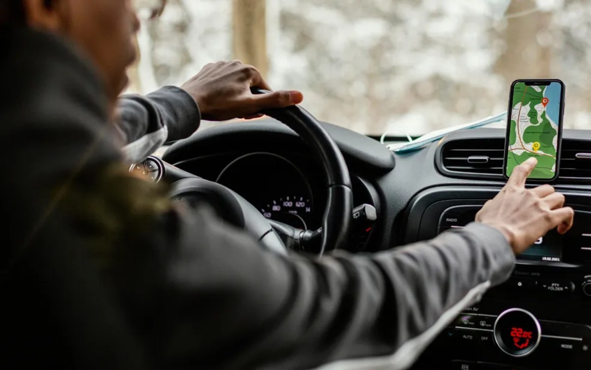 Passageira de carro por aplicativo internada após acidente será indenizada em R$ 8 mil