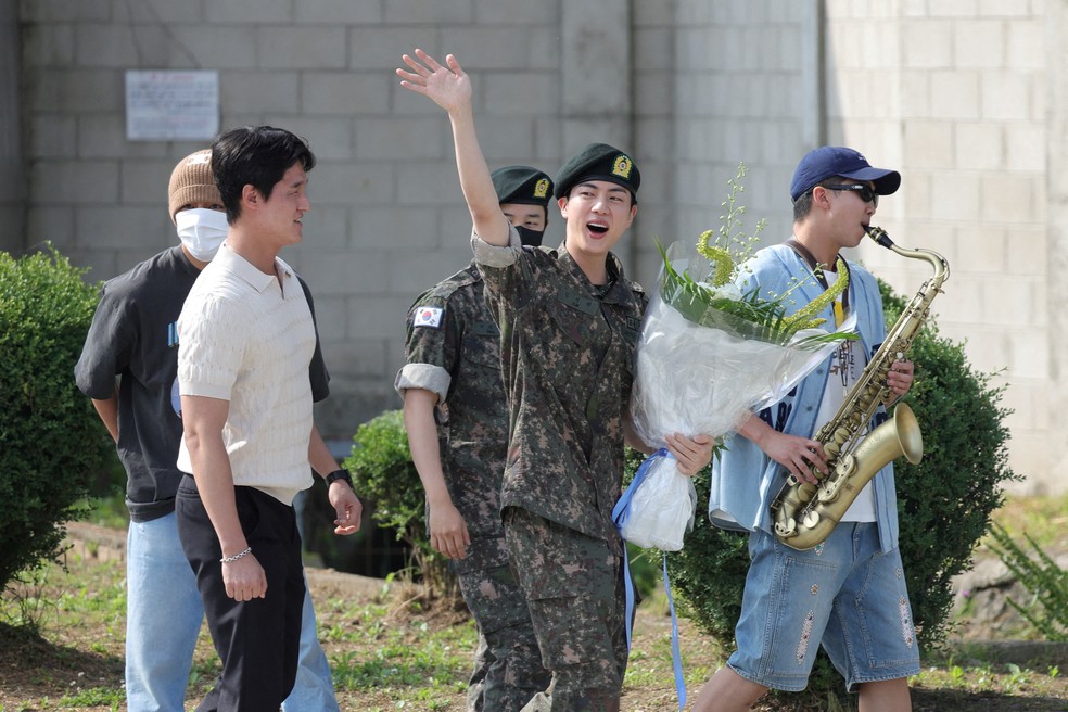 Jin, do BTS, recebe dispensa do serviço militar na Coreia do Sul — Foto: Yonhap via Reuters
