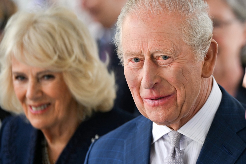 O Rei Charles e a Rainha Camilla, do Reino Unido, participam de uma cerimônia no Memorial Nacional de 11 de Setembro. — Foto: Samir Hussein/Pool via REUTERS