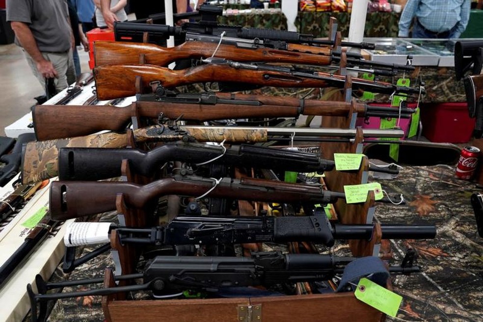 Rifles a venda na Pensilvânia; acesso a armas é diferencial dos EUA nas ocorrências de suicídio — Foto: REUTERS
