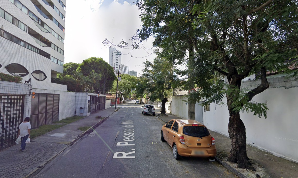 Homem que dormia em calçada é morto a pauladas por criminoso, no Recife