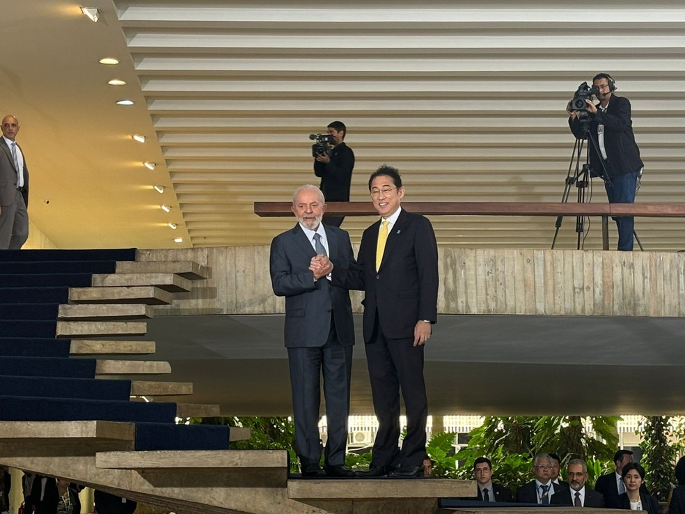 Lula e o então primeiro-ministro do Japão, Fumio Kishida, durante encontro no Itamaraty em 2024. — Foto: Beatriz Borges/g1
