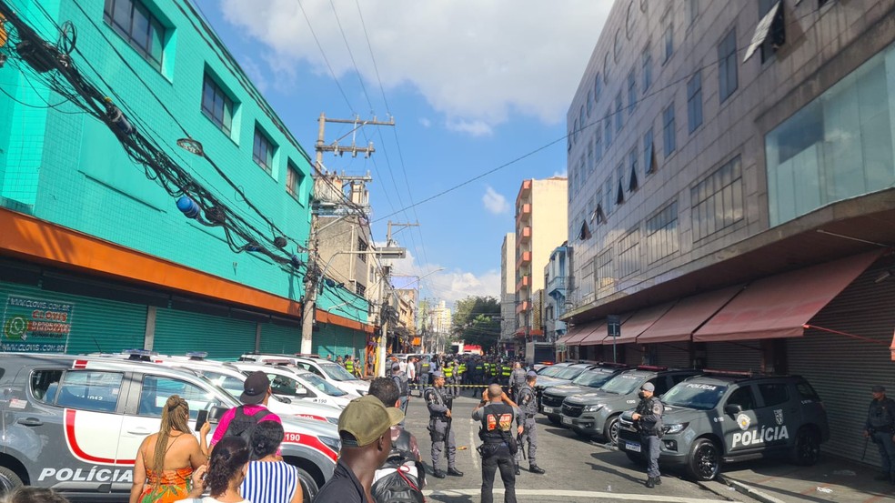 Ambulante foi baleado por um policial militar durante confusão em uma abordagem na tarde desta sexta-feira (11) na rua Joaquim Nabuco, no Brás, — Foto: Arquivo Pessoal