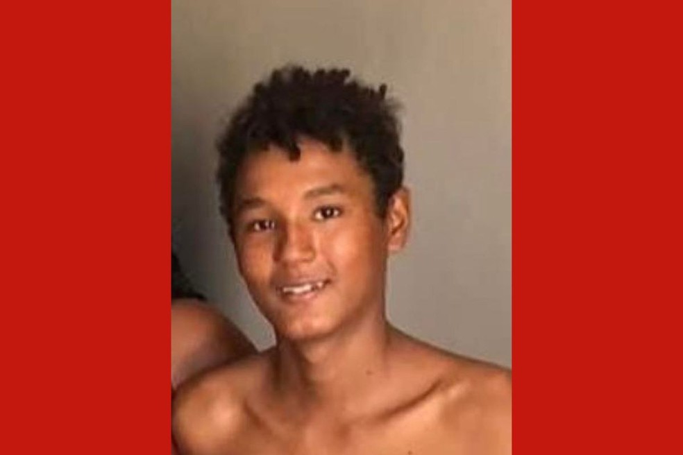 Matheus Rodrigues Ara�jo, de 17 anos, tentou atravessar, junto com um amigo, o Lago Bets, em Quer�ncia (MT) � Foto: Reprodu��o/Redes sociais