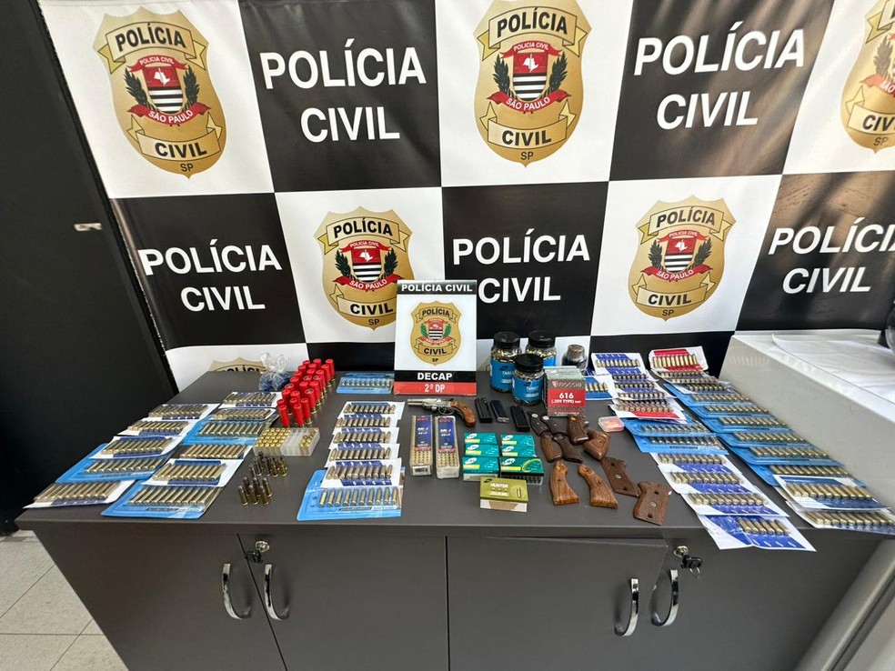 Milhares de munições foram achadas no quarto do maquinista que matou colega de trabalho em SP — Foto: Divulgação/Polícia Civil 