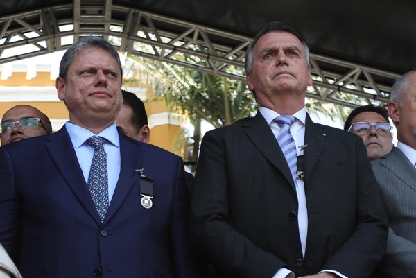 Tarcísio de Freitas e Jair Bolsonaro em cerimônia de aniversário da Rota de SP — Foto: RENATO S. CERQUEIRA/FUTURA PRESS/ESTADÃO CONTEÚDO