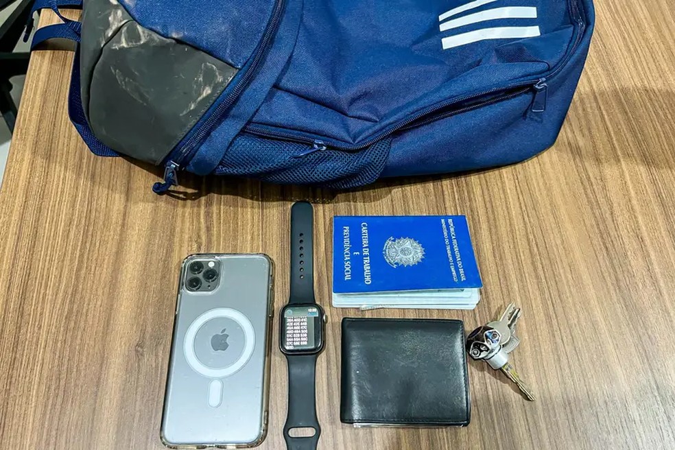 Itens apreendidos com suspeitos de fraudar concurso público no Pará — Foto: PC PA