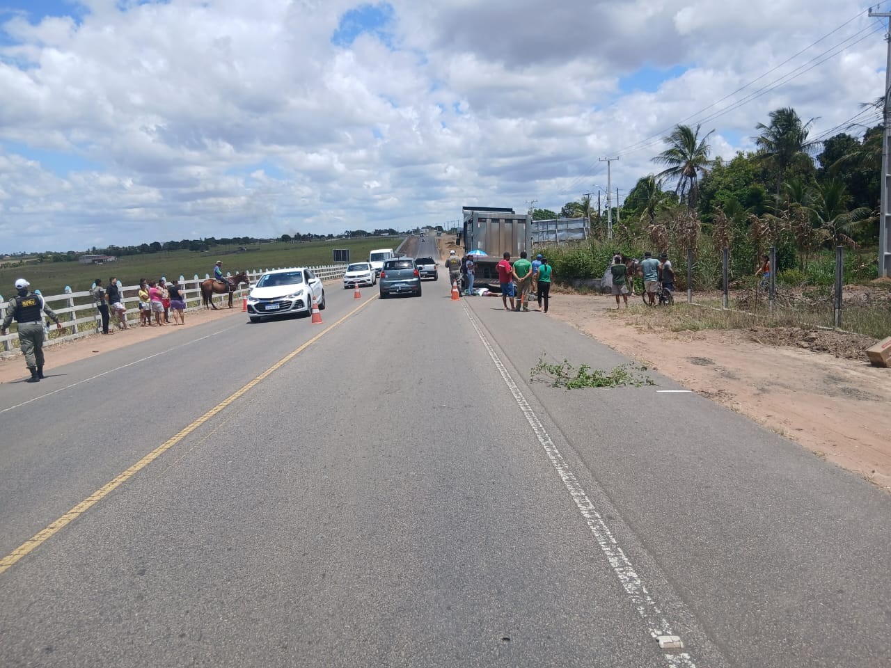 Motociclista morre após ser atropelado por caminhão em marcha ré na AL-110