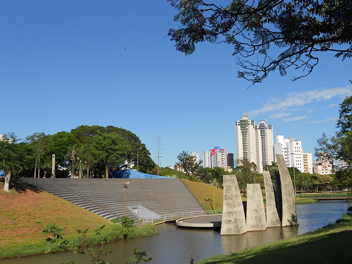 Semel promove aula aberta de xadrez na Feira Noturna do Parque Vitória  Régia - Prefeitura Municipal de Bauru