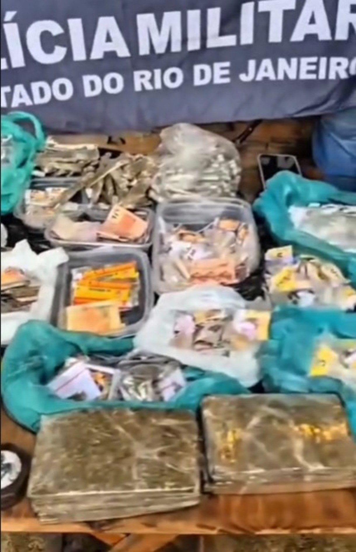 Adolescente é apreendido e grande quantidade de drogas são encontradas em Angra dos Reis 