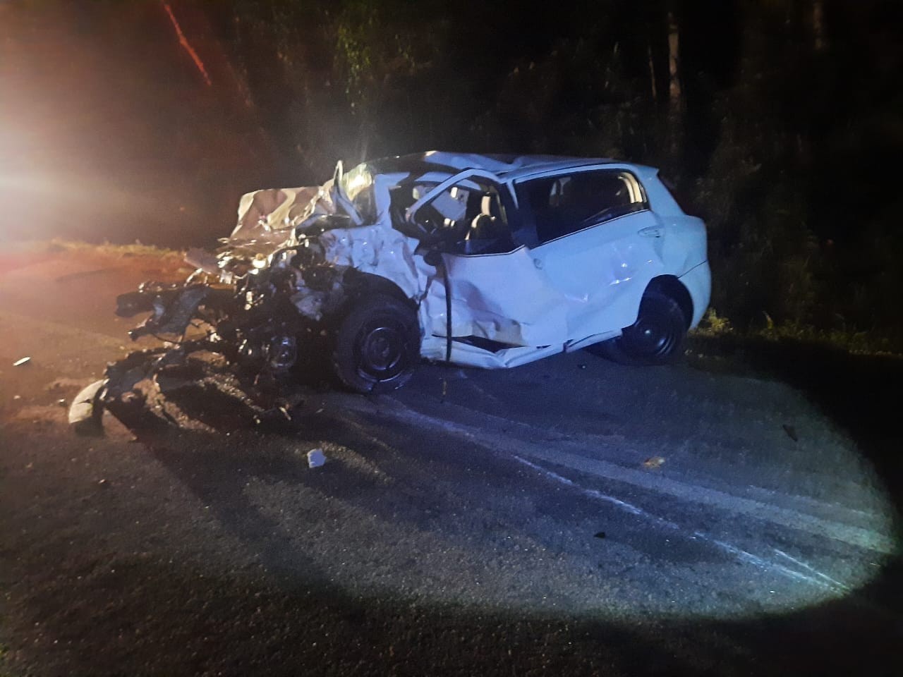 Três pessoas morrem e uma fica ferida em acidente entre dois carros em Pontal do Paraná
