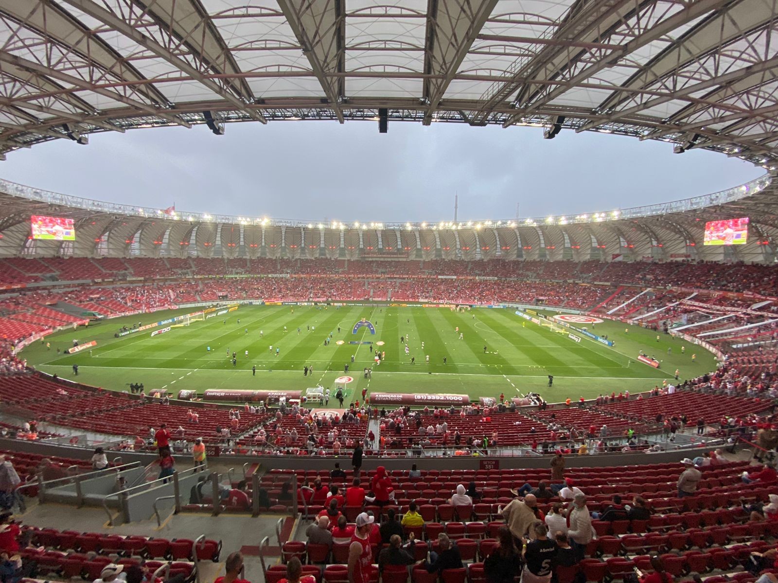 Após episódio de violência, Gre-Nal decisivo tem esquema especial de segurança e polêmica sobre churrasqueiras; entenda