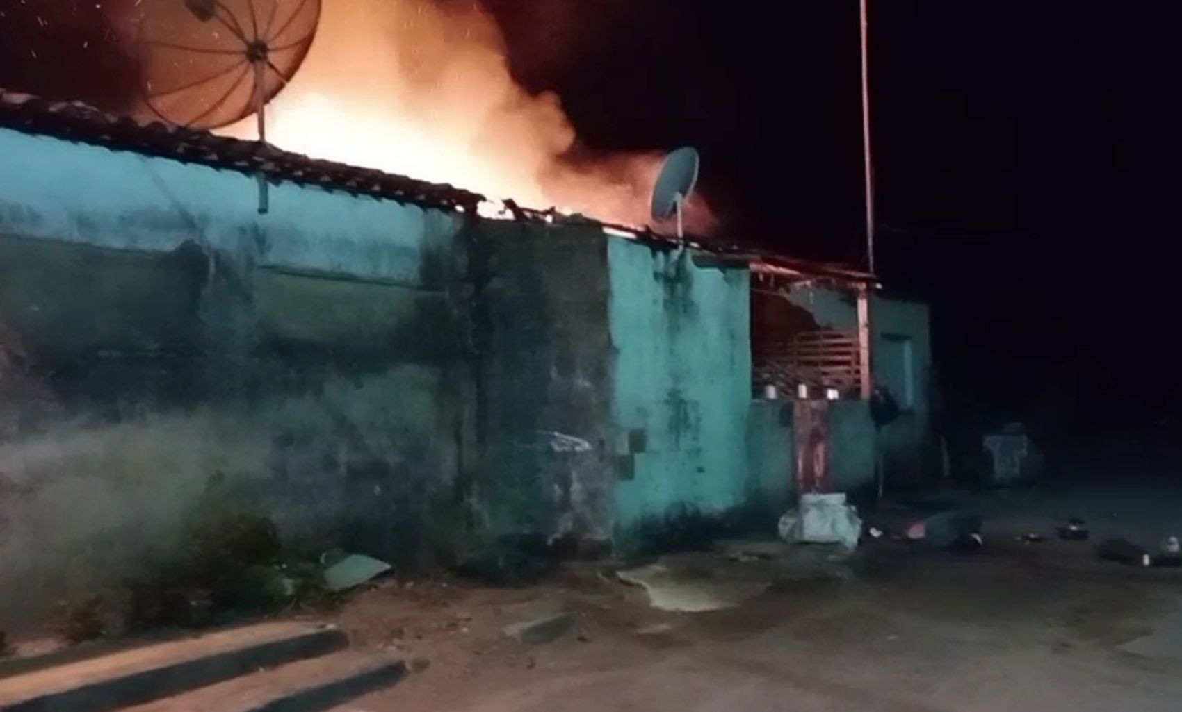 Mulher é agredida e tem casa incendiada em Moita Bonita; companheiro é principal supeito 