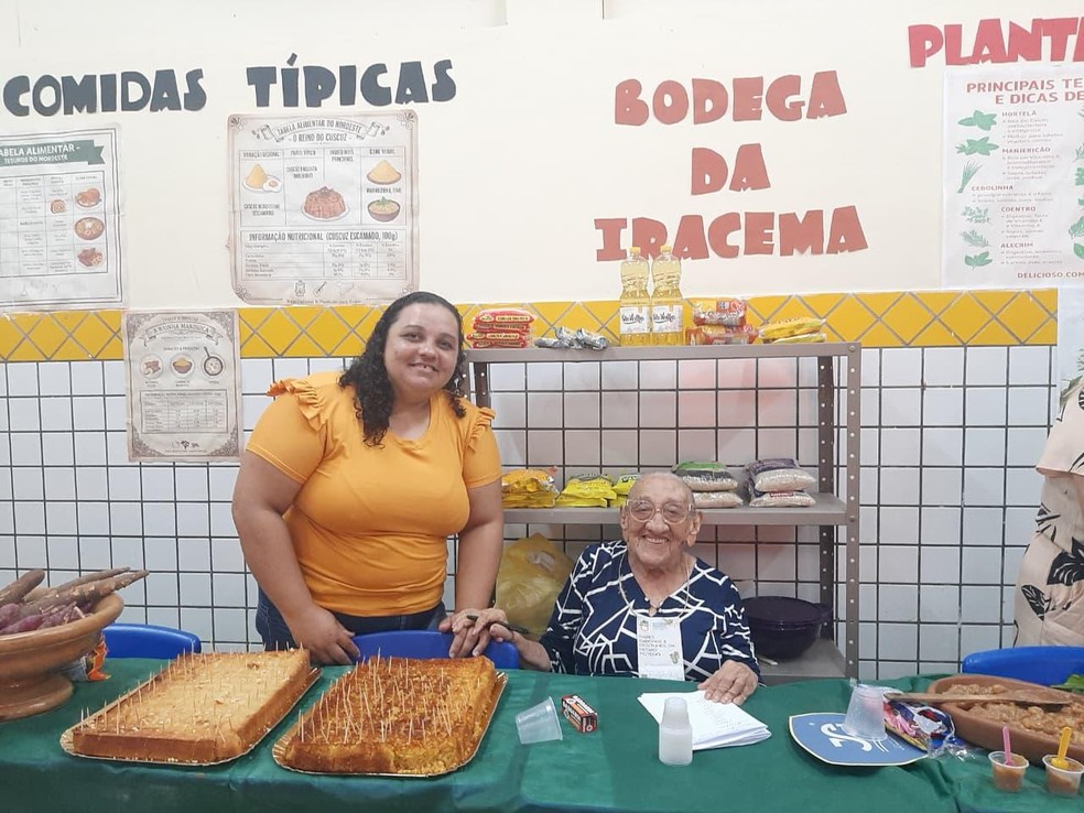 Iracema Morais, de 91 anos, na Feira de Ciências da escola — Foto: Cedida