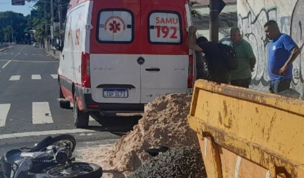 Motociclista morre após colidir contra caçamba em acidente de trânsito em Rio Claro