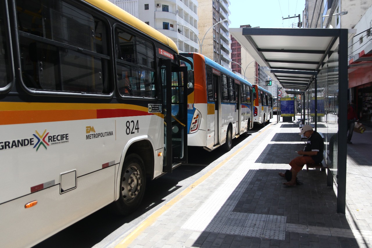 Vai de ônibus para a prova do Enem? Veja 28 linhas com reforço no Grande Recife no domingo