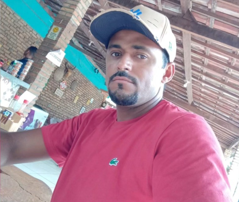 Homem morre após colidir carro contra caminhão e ficar preso às ferragens na PE-159, em Jucati