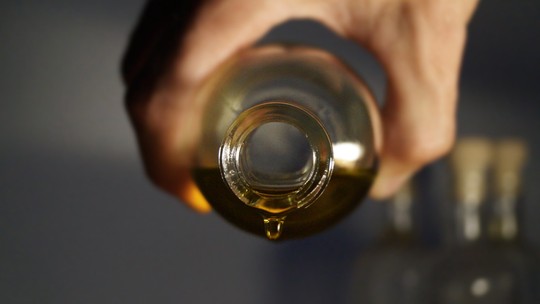 Governo desclassifica 8 marcas e lotes de azeite por fraude; veja quais - Produtos foram considerados impróprios para o consumo após análises laboratoriais e devem ser recolhidos.