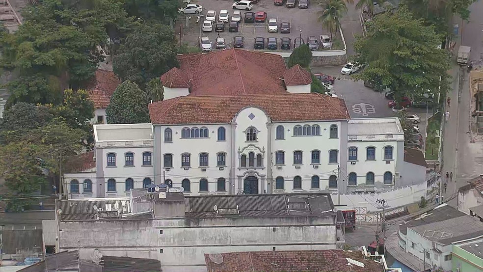 Escola de Saúde da Marinha, no Lins de Vasconcelos — Foto: Reprodução/ TV Globo