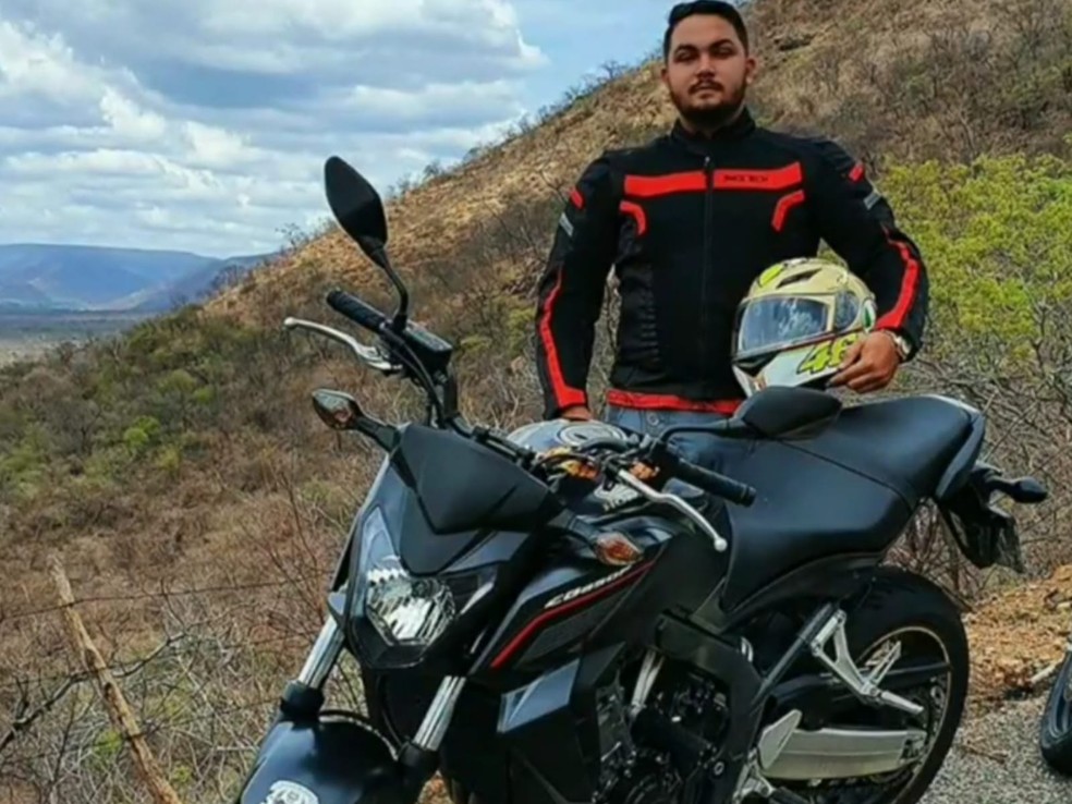 Jovem que morreu em acidente gostava de motos de alta cilindrada. — Foto: Arquivo pessoal