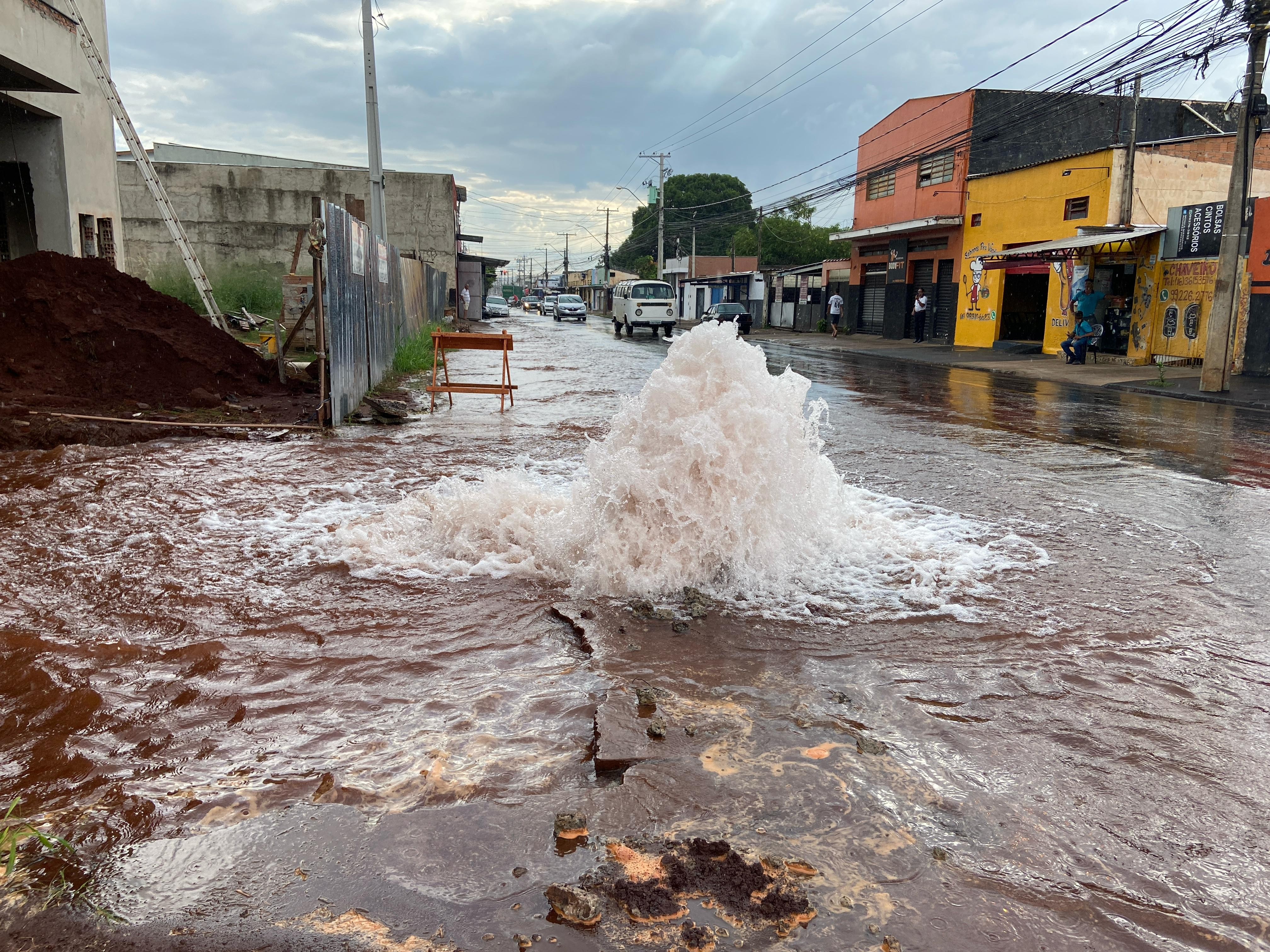 Desperdício de água diminui no Brasil pela 1ª vez em 6 anos, mas ainda está longe da meta