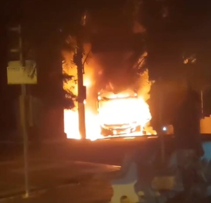 Ônibus intermunicipal pega fogo durante trajeto em Itu