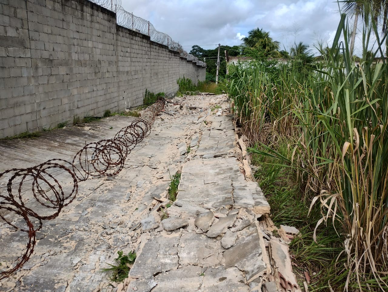 Chuva derruba parte de muro de Centro de Atendimento Socioeducativo na Grande Natal