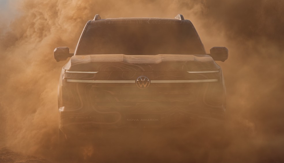 Volkswagen mostra prévia da nova geração da Amarok com picape disfarçada — Foto: Divulgação / Volkswagen